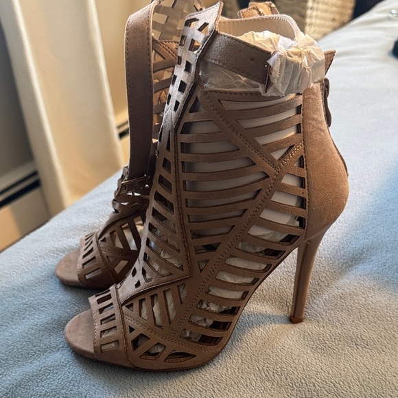 Shoes - Elegant Tan Cutout High Heels